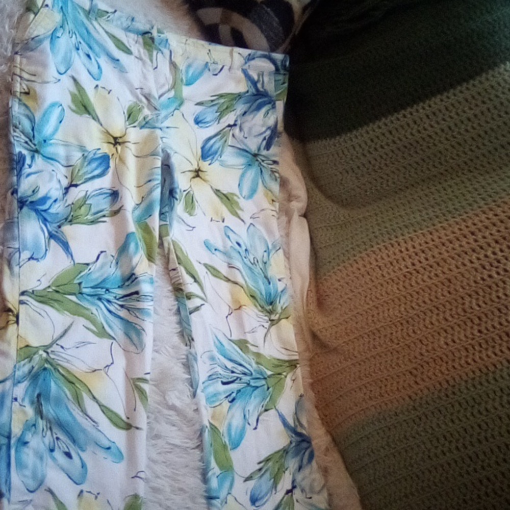 Spanner Blue, Yellow, White And Black Floral Cropped Pants With Pockets